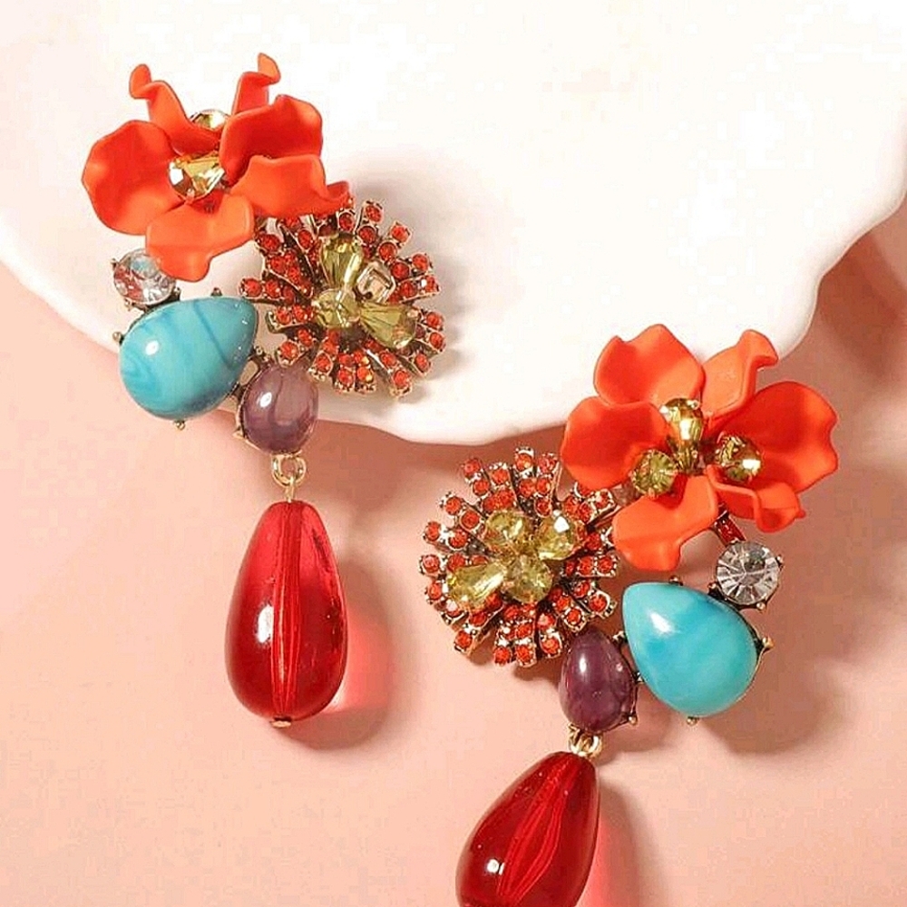 "Tadow" Crystal Tear-drop Dangle Earrings - Picture 7 of 8